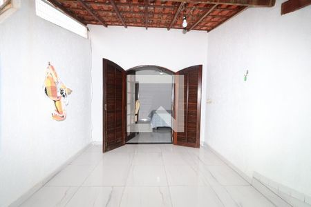 Casa à venda com 1m², 3 quartos e 2 vagas Casa à venda com 1m², 3 quartos e 2 vagasVaranda da Suíte