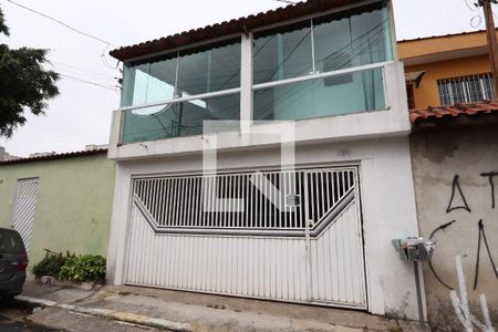 Casa à venda com 1m², 3 quartos e 2 vagas Casa à venda com 1m², 3 quartos e 2 vagasFachada