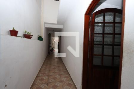 Casa à venda com 1m², 3 quartos e 2 vagas Casa à venda com 1m², 3 quartos e 2 vagasCorredor externo