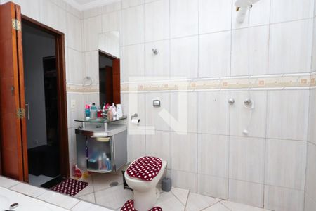 Casa à venda com 1m², 3 quartos e 2 vagas Casa à venda com 1m², 3 quartos e 2 vagasBanheiro da Suíte