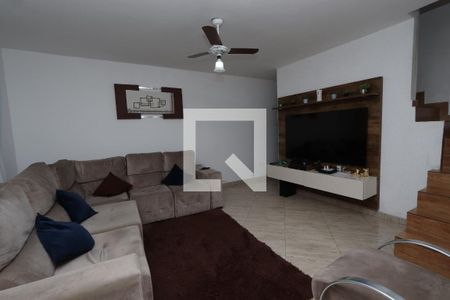 Casa à venda com 1m², 3 quartos e 2 vagas Casa à venda com 1m², 3 quartos e 2 vagasSala