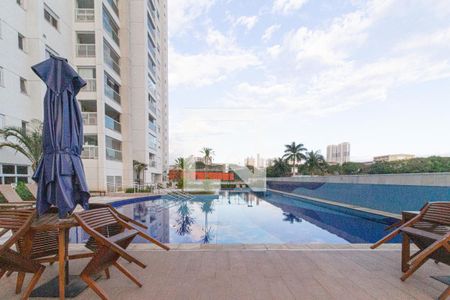 Apartamento à venda com 125m², 3 quartos e 2 vagas Apartamento à venda com 125m², 3 quartos e 2 vagasÁrea comum - Piscina