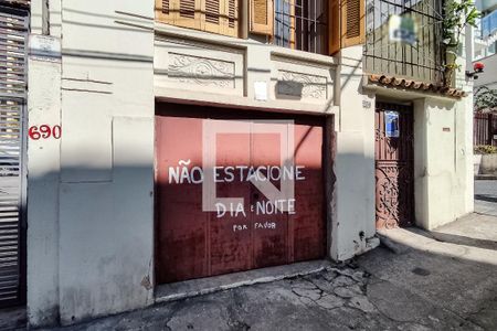 Casa à venda com 157m², 2 quartos e 1 vaga Casa à venda com 157m², 2 quartos e 1 vagaFachada