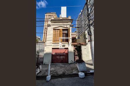 Casa à venda com 157m², 2 quartos e 1 vaga Casa à venda com 157m², 2 quartos e 1 vagaFachada