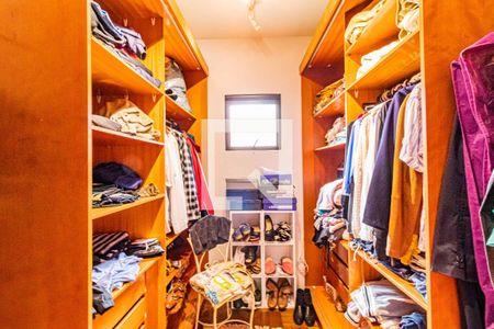 Casa à venda com 245m², 3 quartos e 3 vagasSuite 01 - Closet