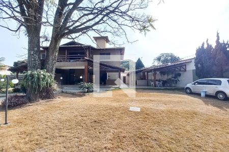 Casa à venda com 404m², 3 quartos e 5 vagas Casa à venda com 404m², 3 quartos e 5 vagasFachada