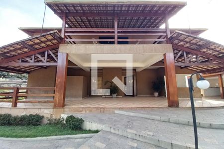 Casa à venda com 404m², 3 quartos e 5 vagas Casa à venda com 404m², 3 quartos e 5 vagasFachada