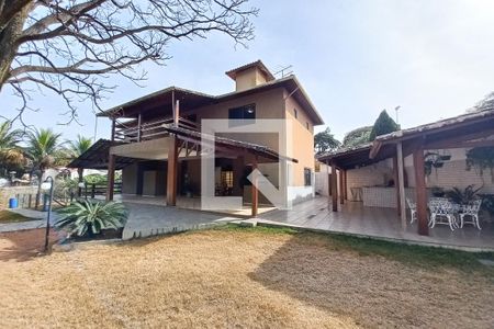 Casa à venda com 404m², 3 quartos e 5 vagas Casa à venda com 404m², 3 quartos e 5 vagasFachada