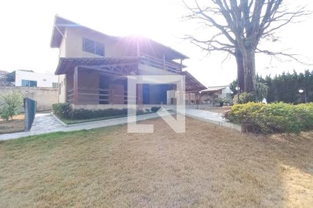 Casa à venda com 404m², 3 quartos e 5 vagas Casa à venda com 404m², 3 quartos e 5 vagasFachada