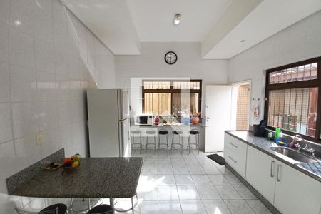 Casa à venda com 404m², 3 quartos e 5 vagas Casa à venda com 404m², 3 quartos e 5 vagasCozinha