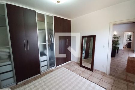 Casa à venda com 404m², 3 quartos e 5 vagas Casa à venda com 404m², 3 quartos e 5 vagasQuarto 3 - Suíte