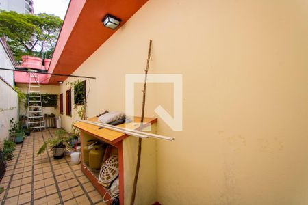 Casa à venda com 546m², 3 quartos e 6 vagasCorredor externo