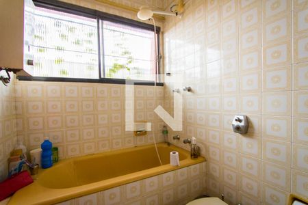 Casa à venda com 546m², 3 quartos e 6 vagasBanheiro do quarto 1