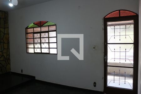 Sala  de casa à venda com 4 quartos, 150m² em Califórnia, Belo Horizonte