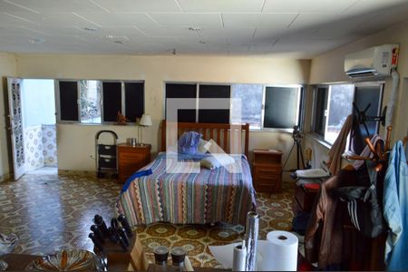 Casa à venda com 362m², 3 quartos e 3 vagas Casa à venda com 362m², 3 quartos e 3 vagasEdicula