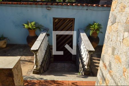 Casa à venda com 362m², 3 quartos e 3 vagas Casa à venda com 362m², 3 quartos e 3 vagasEntrada