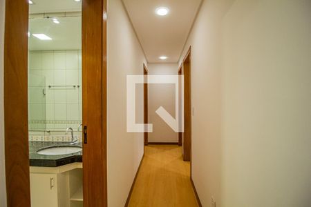 Apartamento para alugar com 132m², 4 quartos e 2 vagas Apartamento para alugar com 132m², 4 quartos e 2 vagasCorredor
