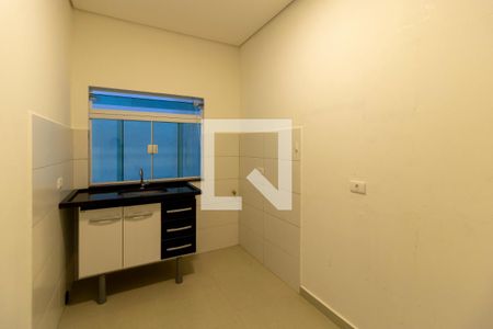 Cozinha de kitnet/studio para alugar com 1 quarto, 28m² em Vila Canero, São Paulo