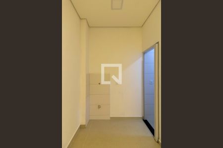 Sala/Quarto de kitnet/studio para alugar com 1 quarto, 28m² em Vila Canero, São Paulo
