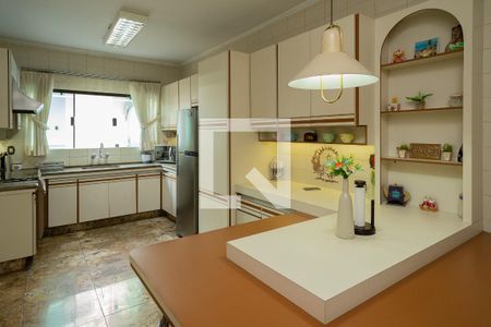 Casa à venda com 323m², 3 quartos e 5 vagasCozinha 