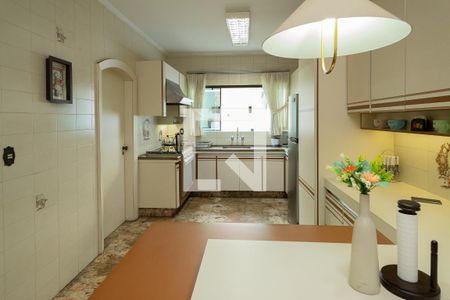 Casa à venda com 323m², 3 quartos e 5 vagasCozinha 