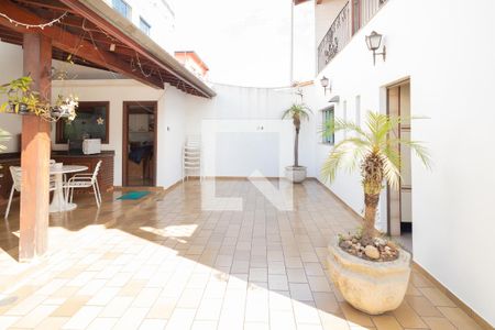 Casa à venda com 323m², 3 quartos e 5 vagasÁrea Churrasqueira 