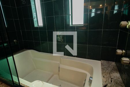 Casa à venda com 323m², 3 quartos e 5 vagasBanheiro - Suíte 