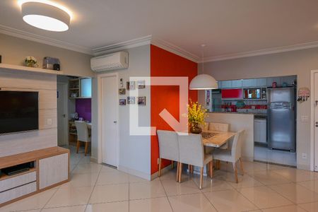 Sala de apartamento à venda com 3 quartos, 101m² em Vila Firmiano Pinto, São Paulo