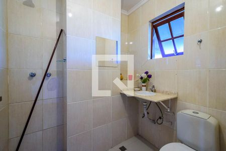 Casa à venda com 196m², 4 quartos e 2 vagas Casa à venda com 196m², 4 quartos e 2 vagasBanheiro