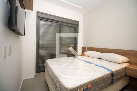 Suite- persiana, TV, cama de casal de apartamento à venda com 2 quartos, 65m² em Indianópolis, São Paulo