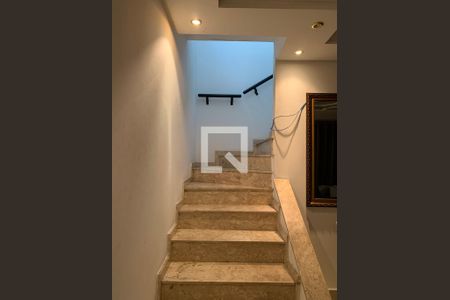 Escada de casa à venda com 2 quartos, 320m² em Jardim Dourado, Guarulhos