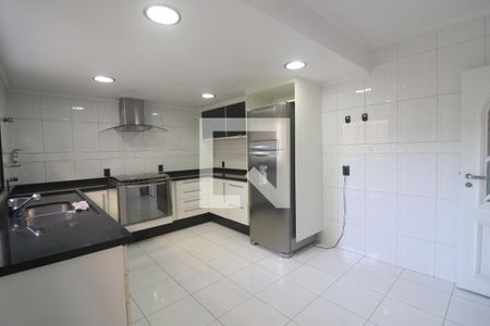 Casa à venda com 242m², 3 quartos e 6 vagasCozinha 