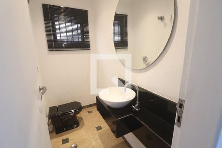 Casa à venda com 242m², 3 quartos e 6 vagasLavabo