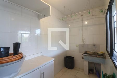 Casa à venda com 242m², 3 quartos e 6 vagasÁrea de Serviço