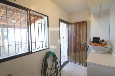 Casa à venda com 242m², 3 quartos e 6 vagasÁrea de Serviço