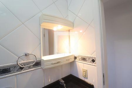 Casa à venda com 242m², 3 quartos e 6 vagasBanheiro 