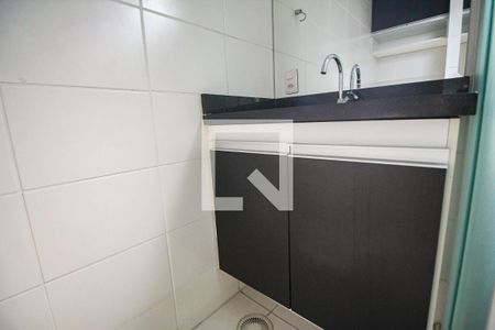 Banheiro de apartamento à venda com 2 quartos, 55m² em Parada Inglesa, São Paulo