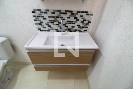 Banheiro de casa para alugar com 1 quarto, 31m² em Jardim Internacional, São Paulo