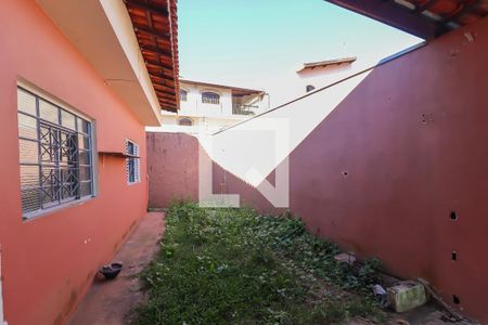 Casa à venda com 549m², 1 quarto e 3 vagas Casa à venda com 549m², 1 quarto e 3 vagasQuintal