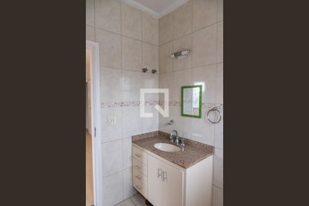 Casa à venda com 300m², 3 quartos e 4 vagasBanheiro da suíte 1