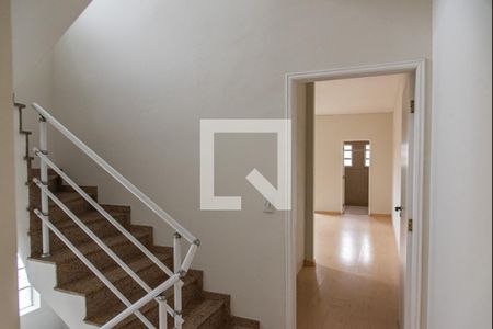 Casa à venda com 300m², 3 quartos e 4 vagasEscada