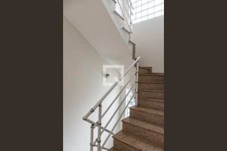 Casa à venda com 300m², 3 quartos e 4 vagasEscada