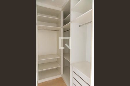 Casa à venda com 300m², 3 quartos e 4 vagasCloset da suíte 3