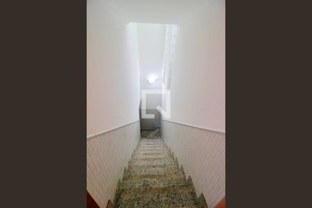 Casa à venda com 200m², 3 quartos e 4 vagasEscada