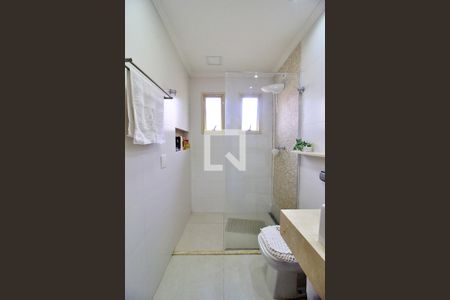 Casa à venda com 200m², 3 quartos e 4 vagasBanheiro da Suíte 1