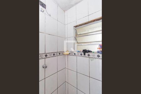 Banheiro de casa para alugar com 1 quarto, 30m² em Jardim Três Marias, São Paulo