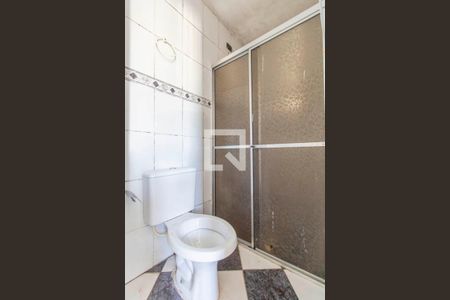 Banheiro de casa para alugar com 1 quarto, 30m² em Jardim Três Marias, São Paulo