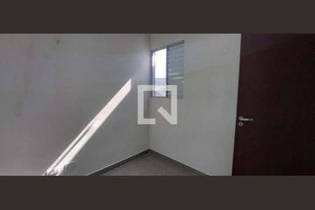 Quarto 2 de apartamento para alugar com 2 quartos, 45m² em Vila Guarani, Santo André