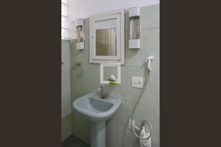 Casa à venda com 180m², 3 quartos e sem vaga Casa à venda com 180m², 3 quartos e sem vagaBanheiro