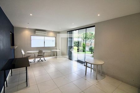 Apartamento à venda com 83m², 3 quartos e 1 vaga Apartamento à venda com 83m², 3 quartos e 1 vagaÁrea comum - Salão de festas